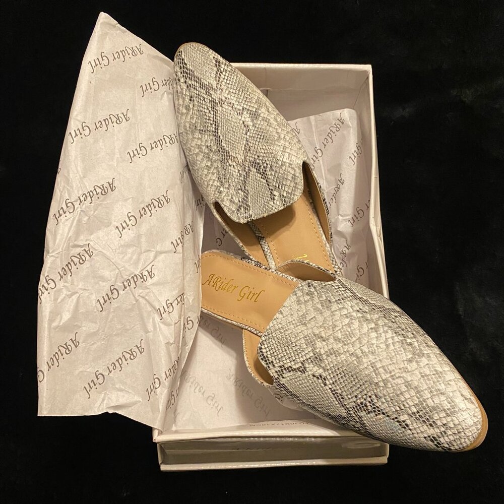 NWT A RIDER GIRL Snakeskin Mules Lt Grey Sz 8